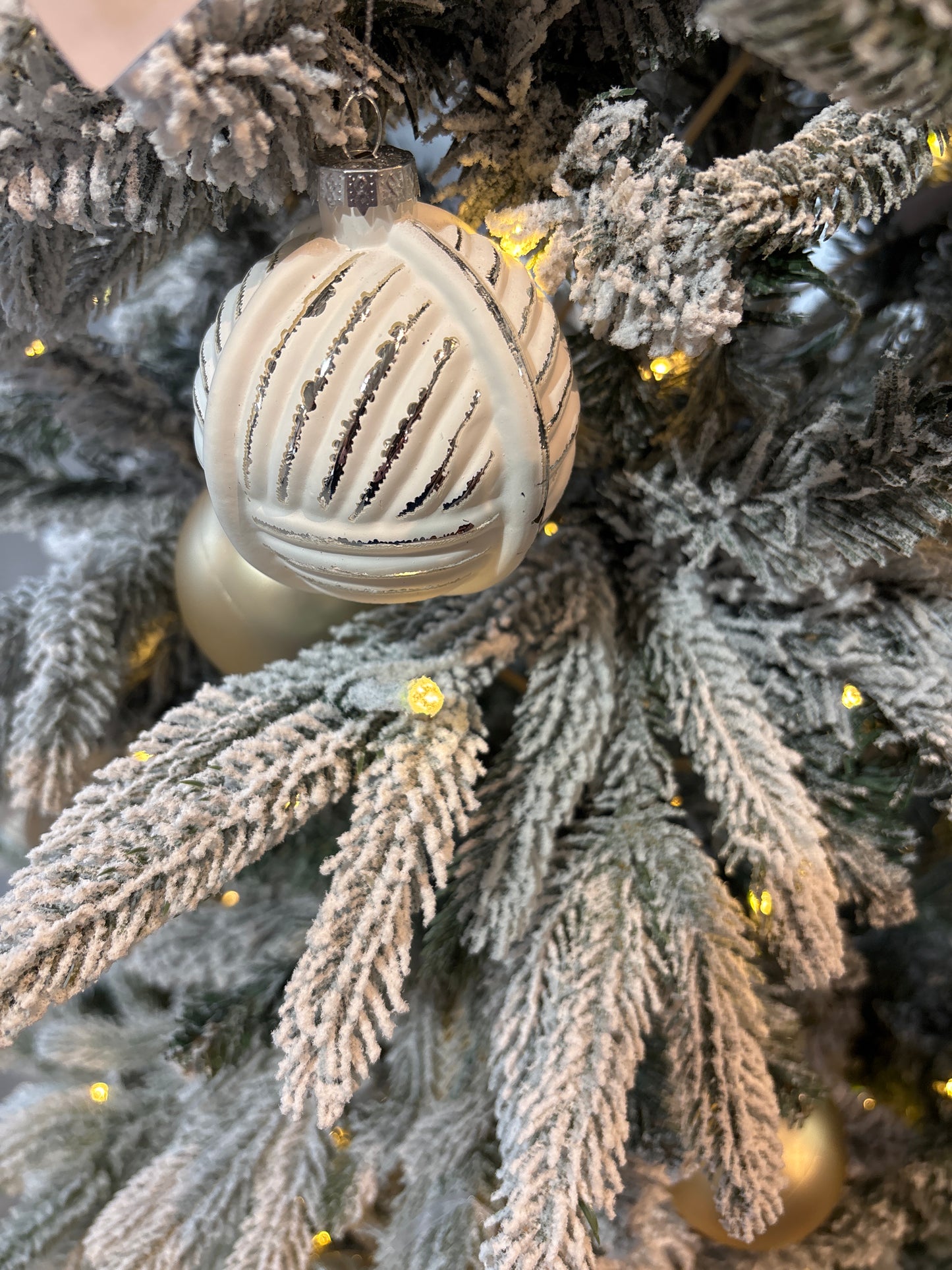Xmas ORN/BALL GLASS WH/SLV