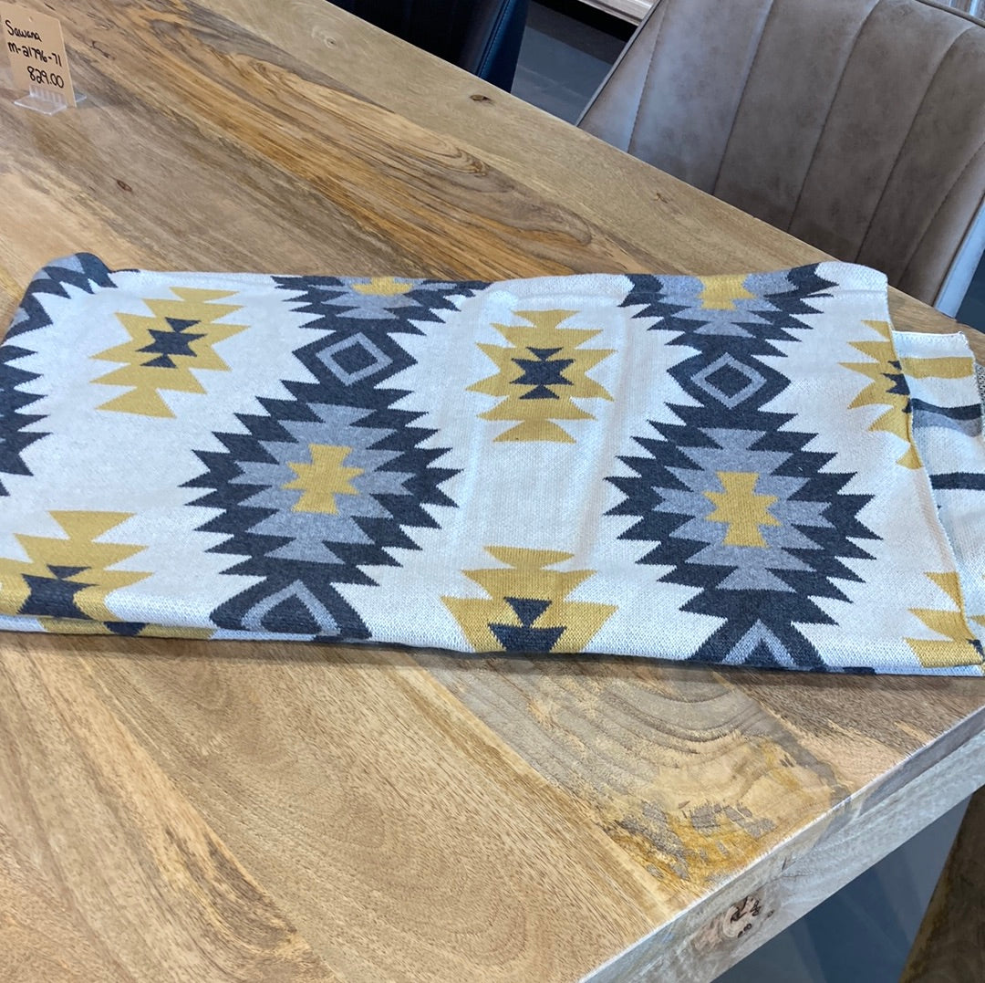 Cooly-Wooly Aztec Print Throw