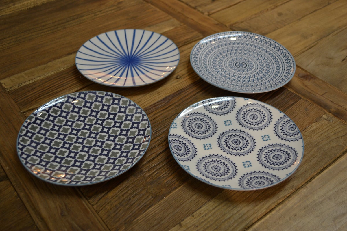 Set of 4 Ceramic plates blue motifs
