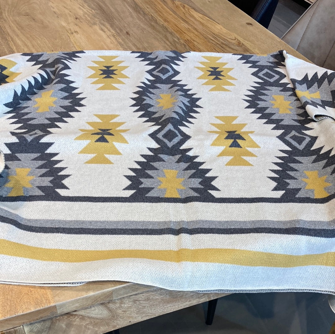 Cooly-Wooly Aztec Print Throw