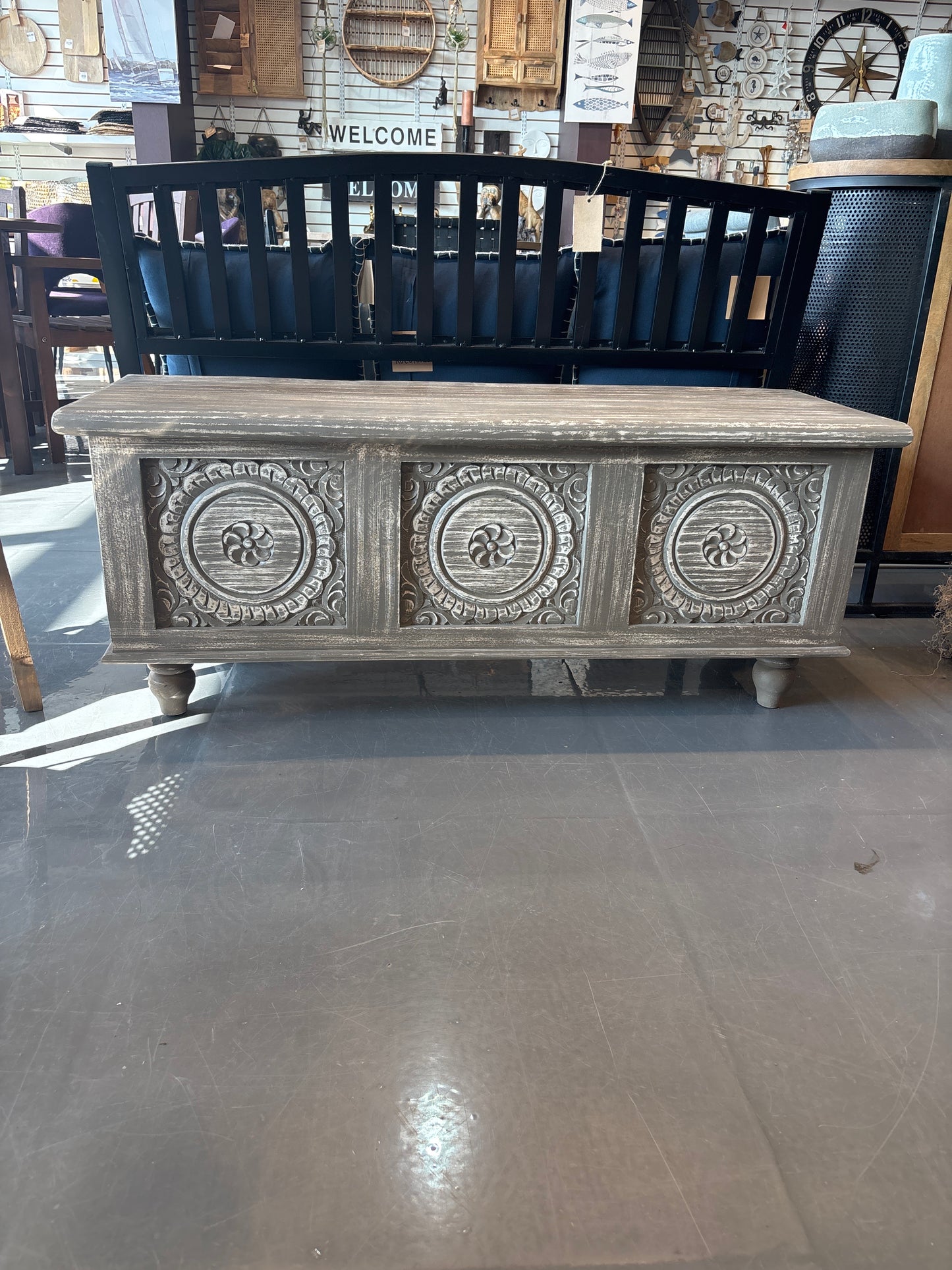 Aria Carved Flower Trunk