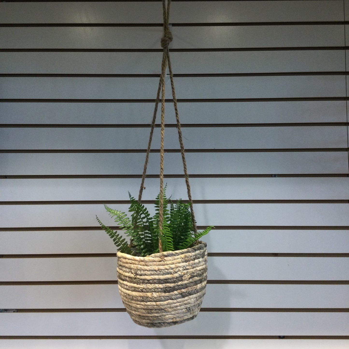 Laya Straw hanging plant pot