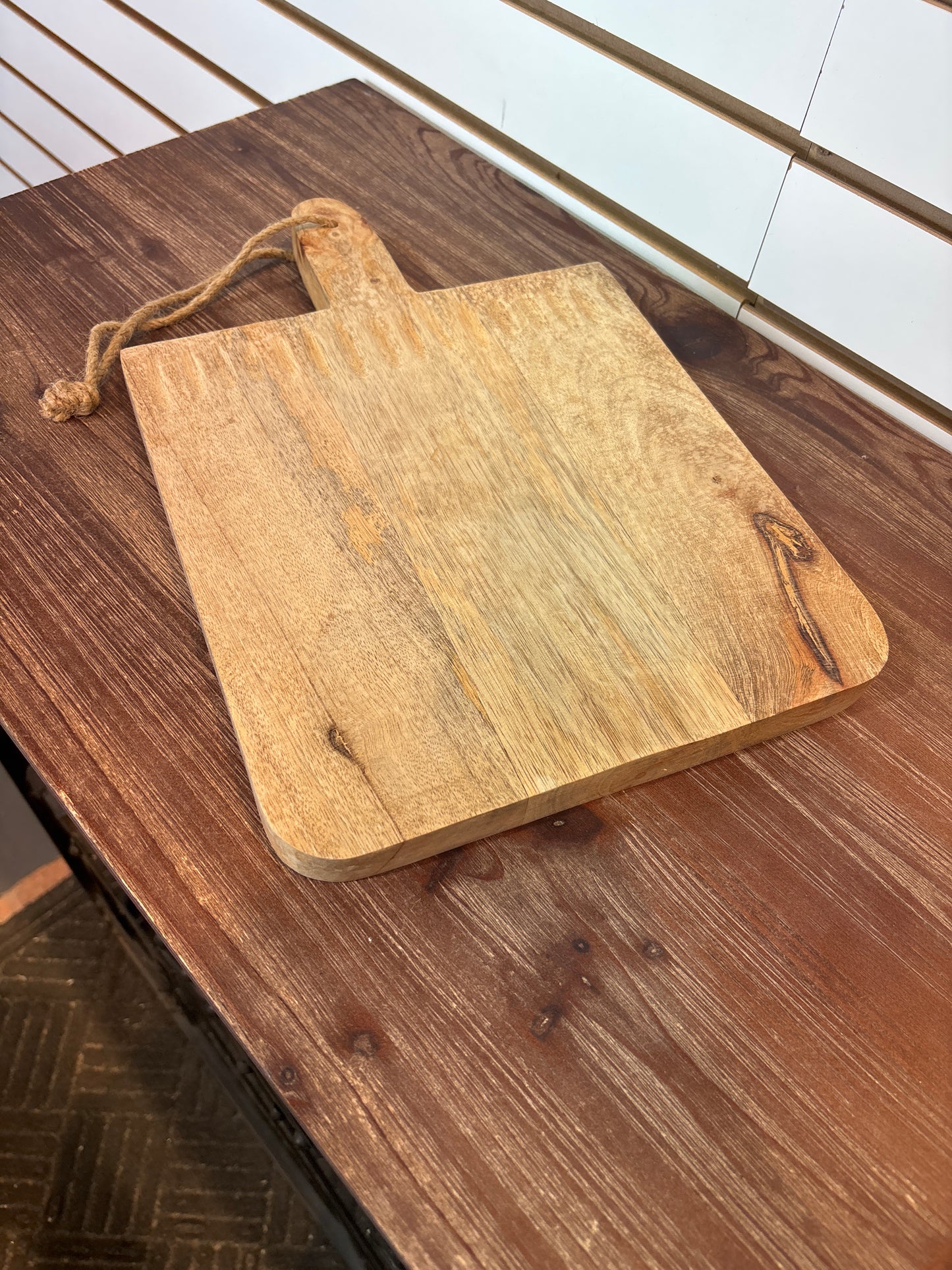 Mango wood cutting board