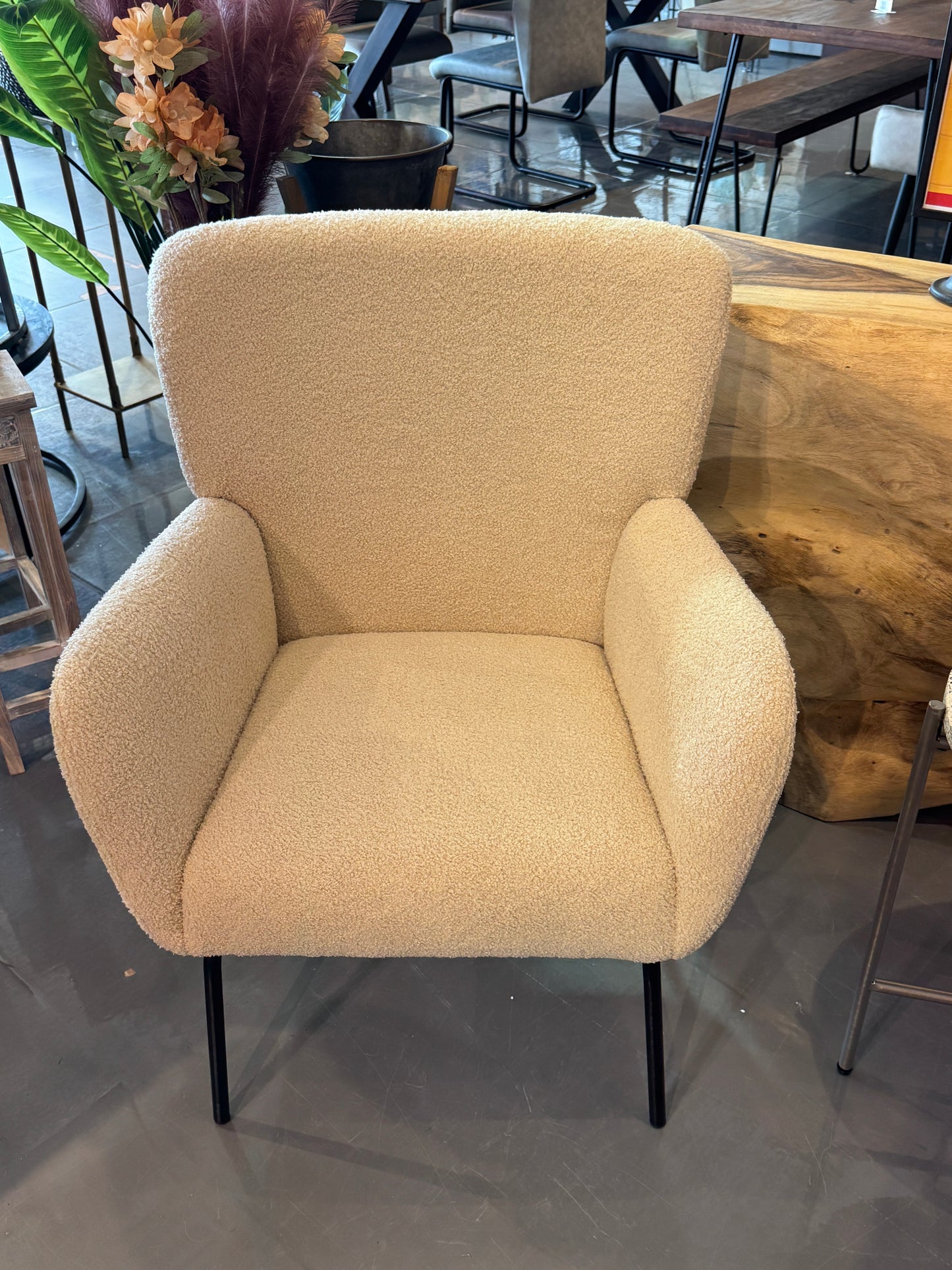 JOVI OLI ACCENT CHAIR