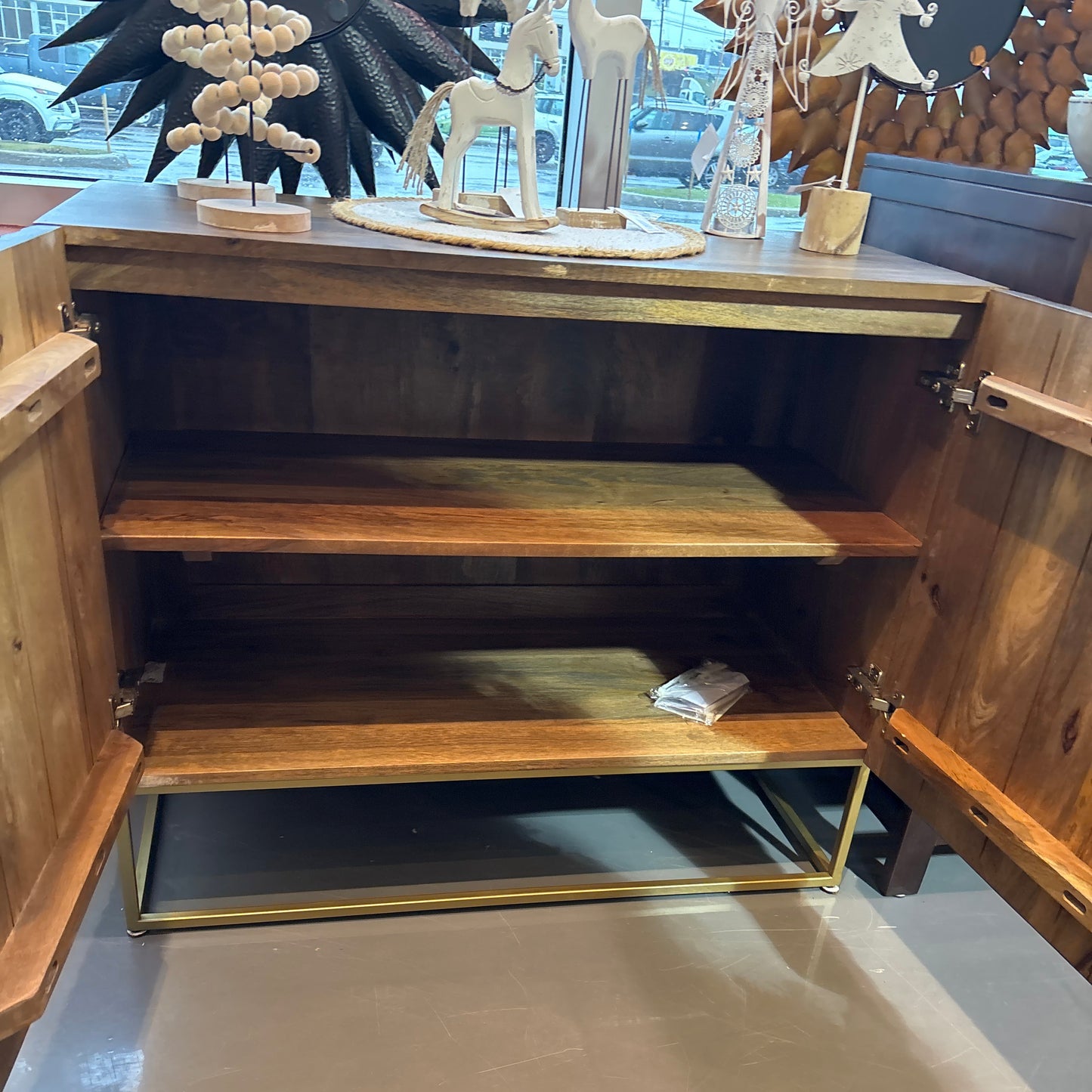 TRIANGLE - 2 doors pyramid pattern mango wood sideboard