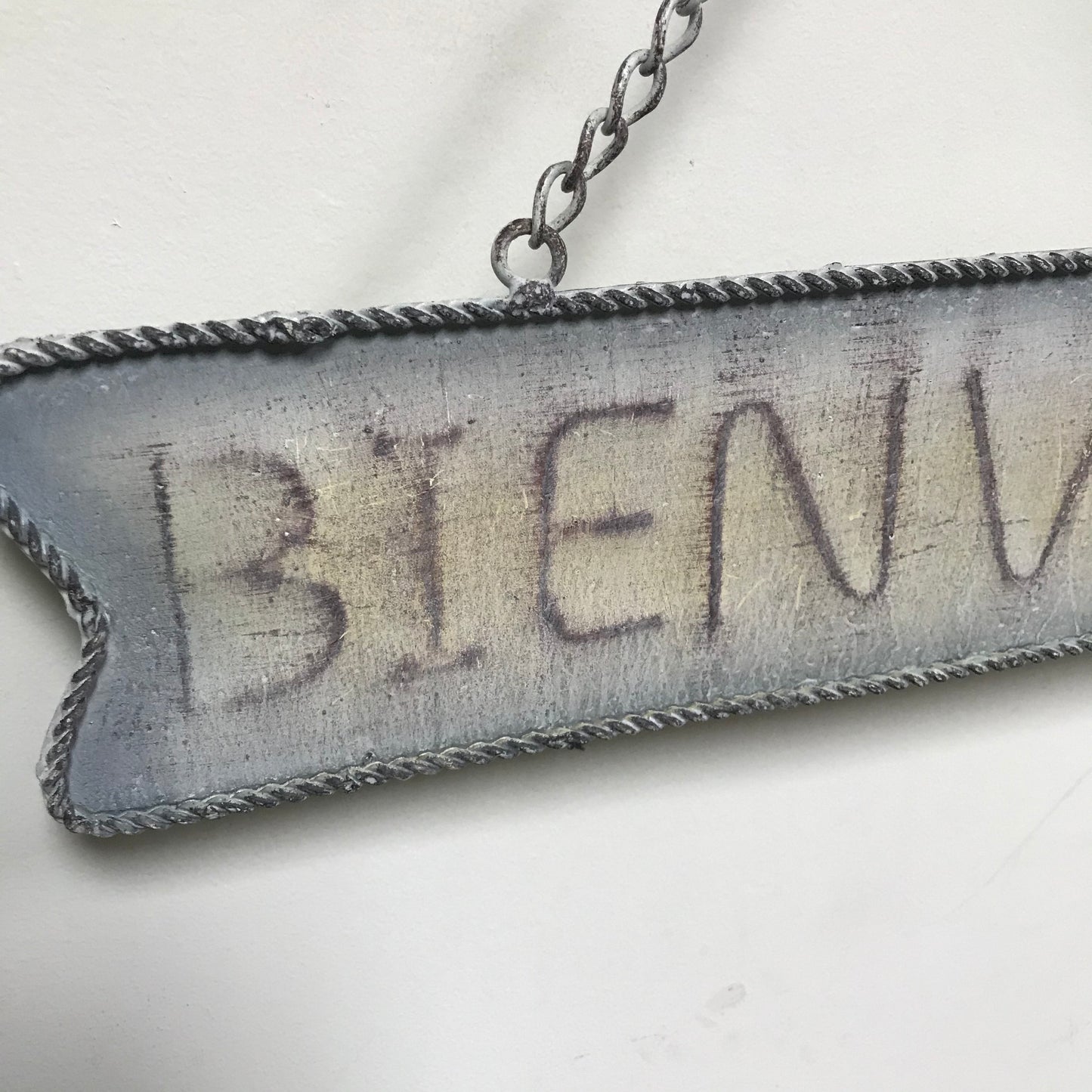Hanging Metal Bienvenue Sign