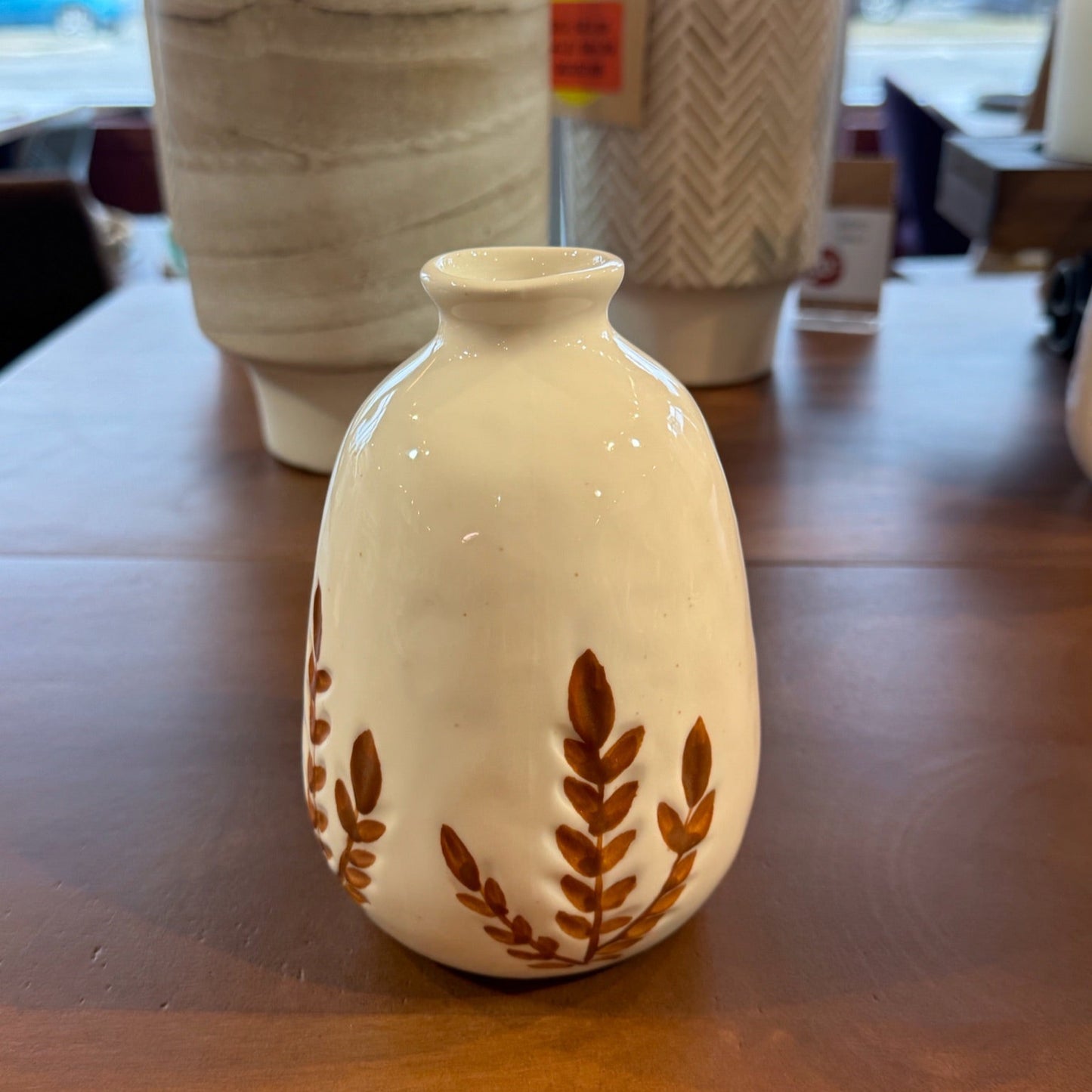 Vase engraved flowers