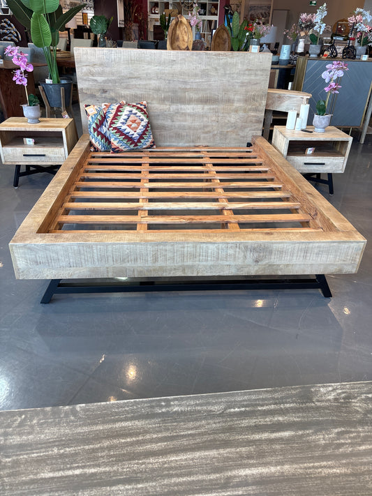 Maura Queen Bed