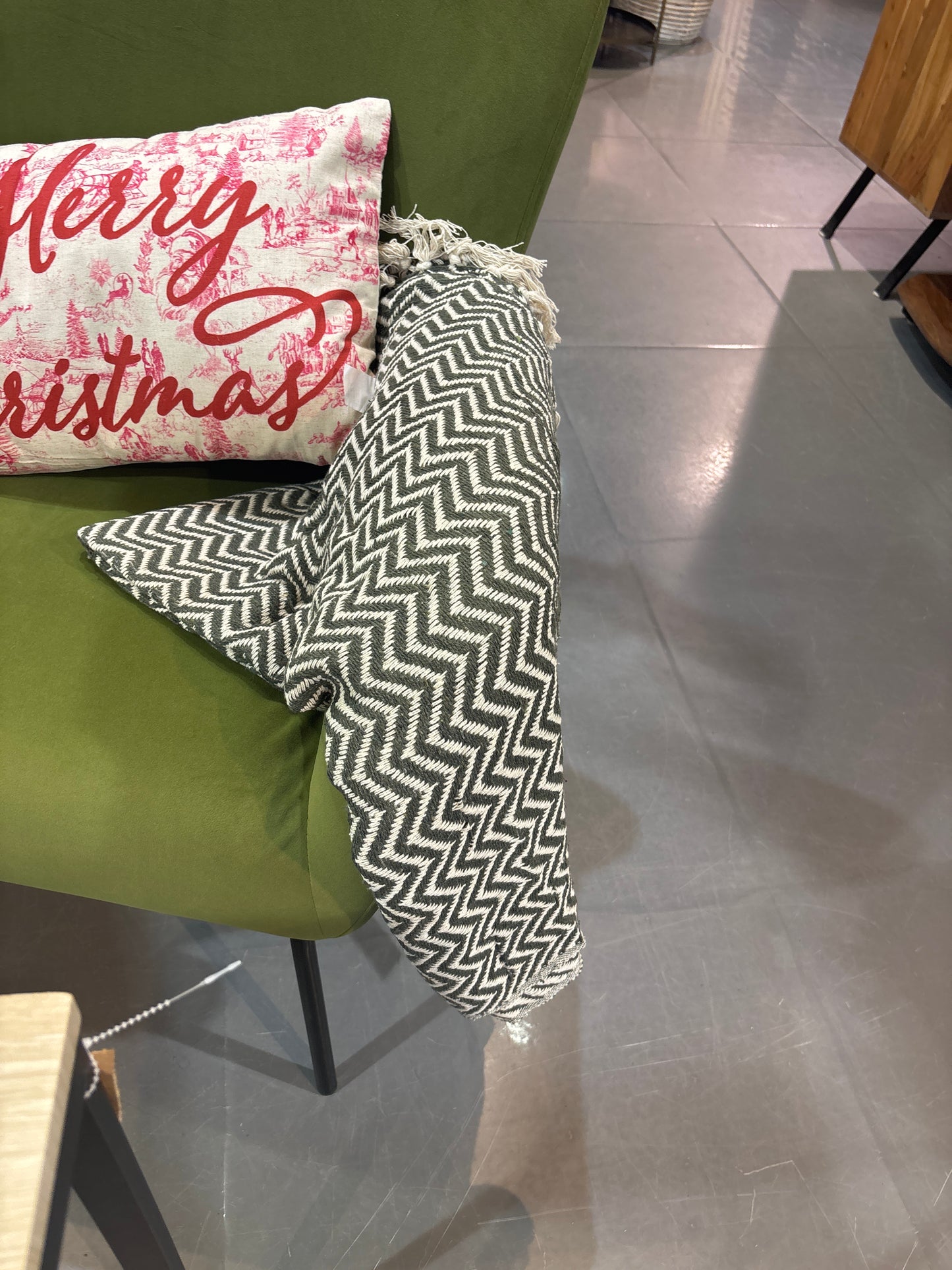 Green Christmas Throw