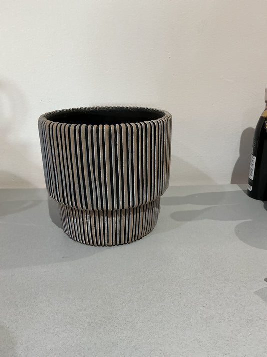 Medium planter