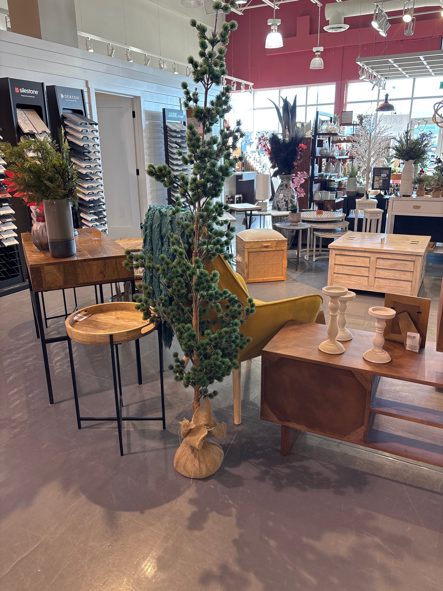 Xmas Tree W/Burlap Green Tips