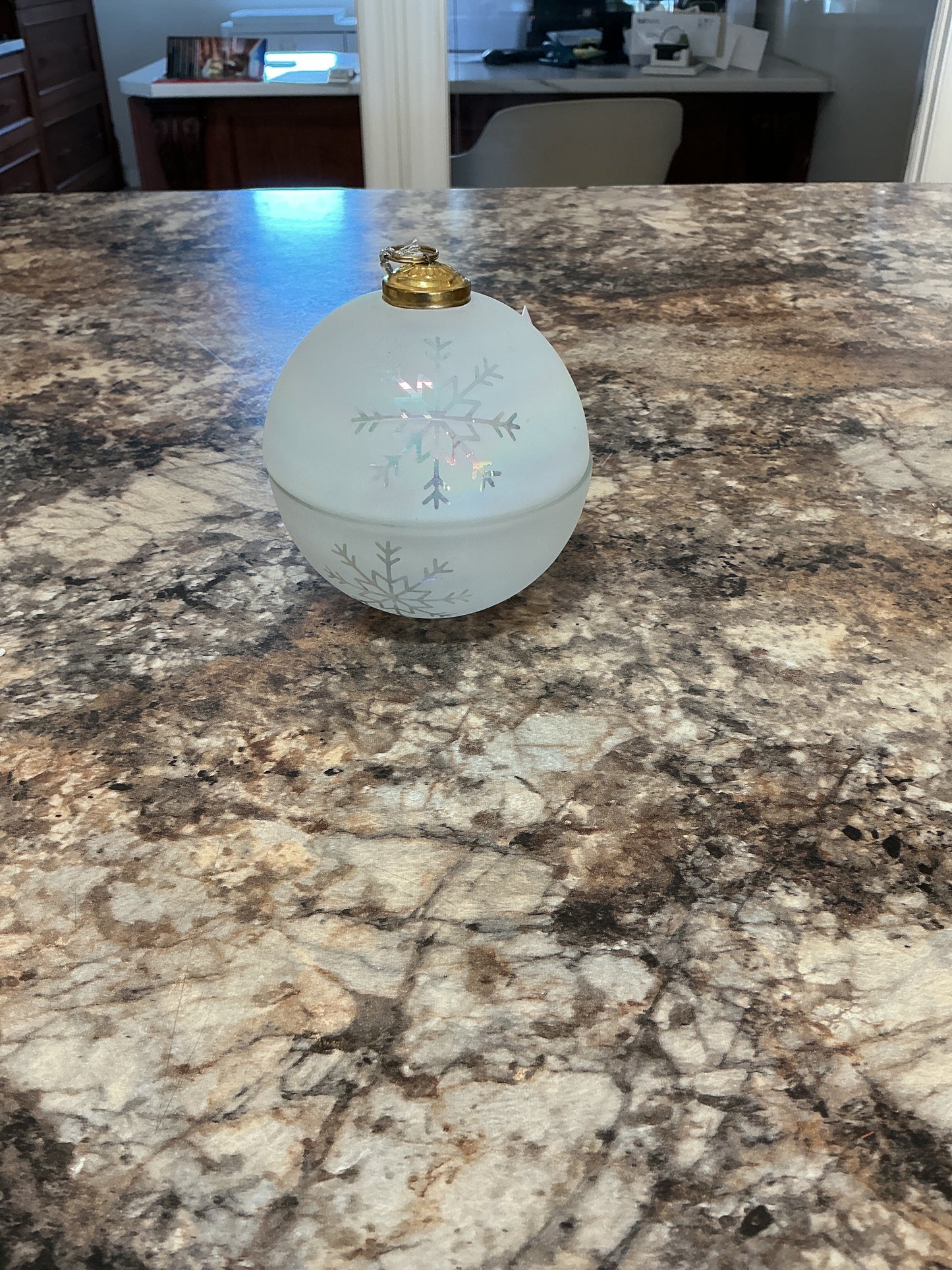Glass dish