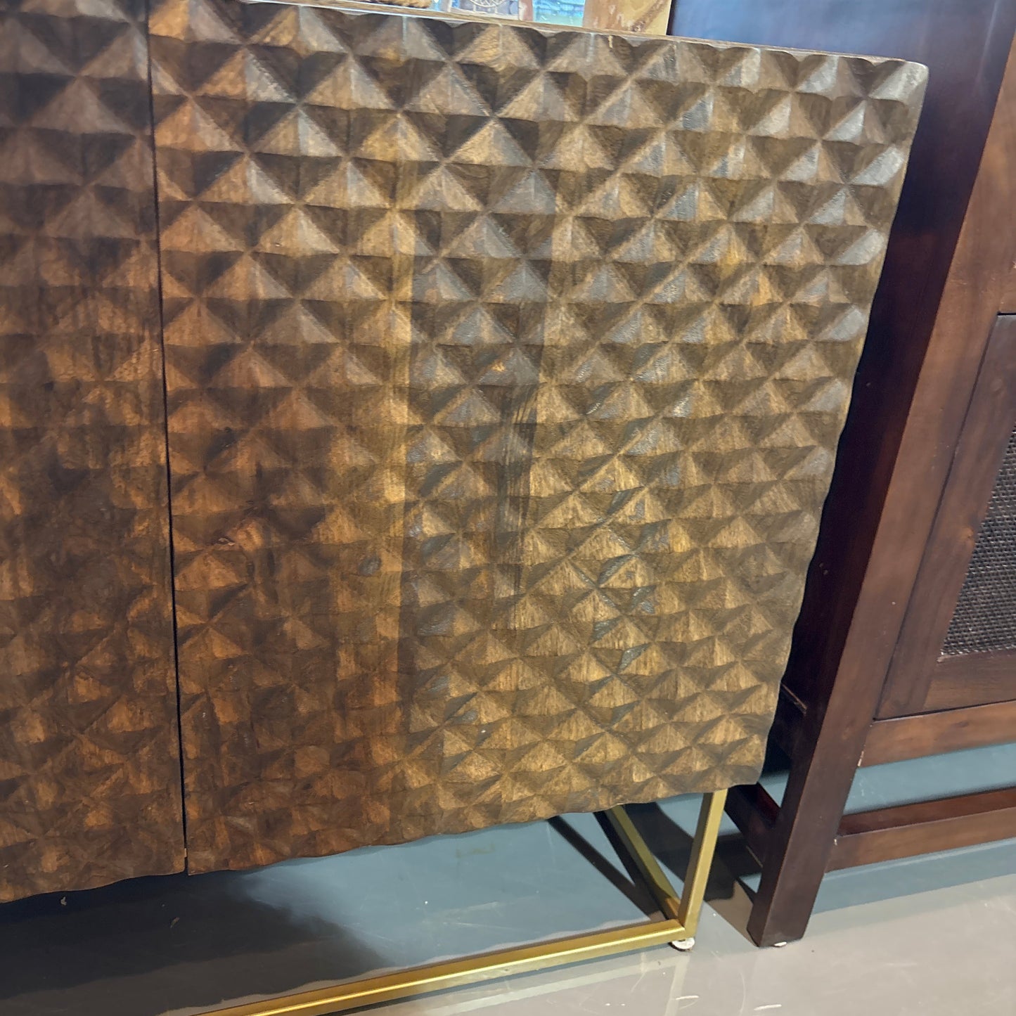 TRIANGLE - 2 doors pyramid pattern mango wood sideboard