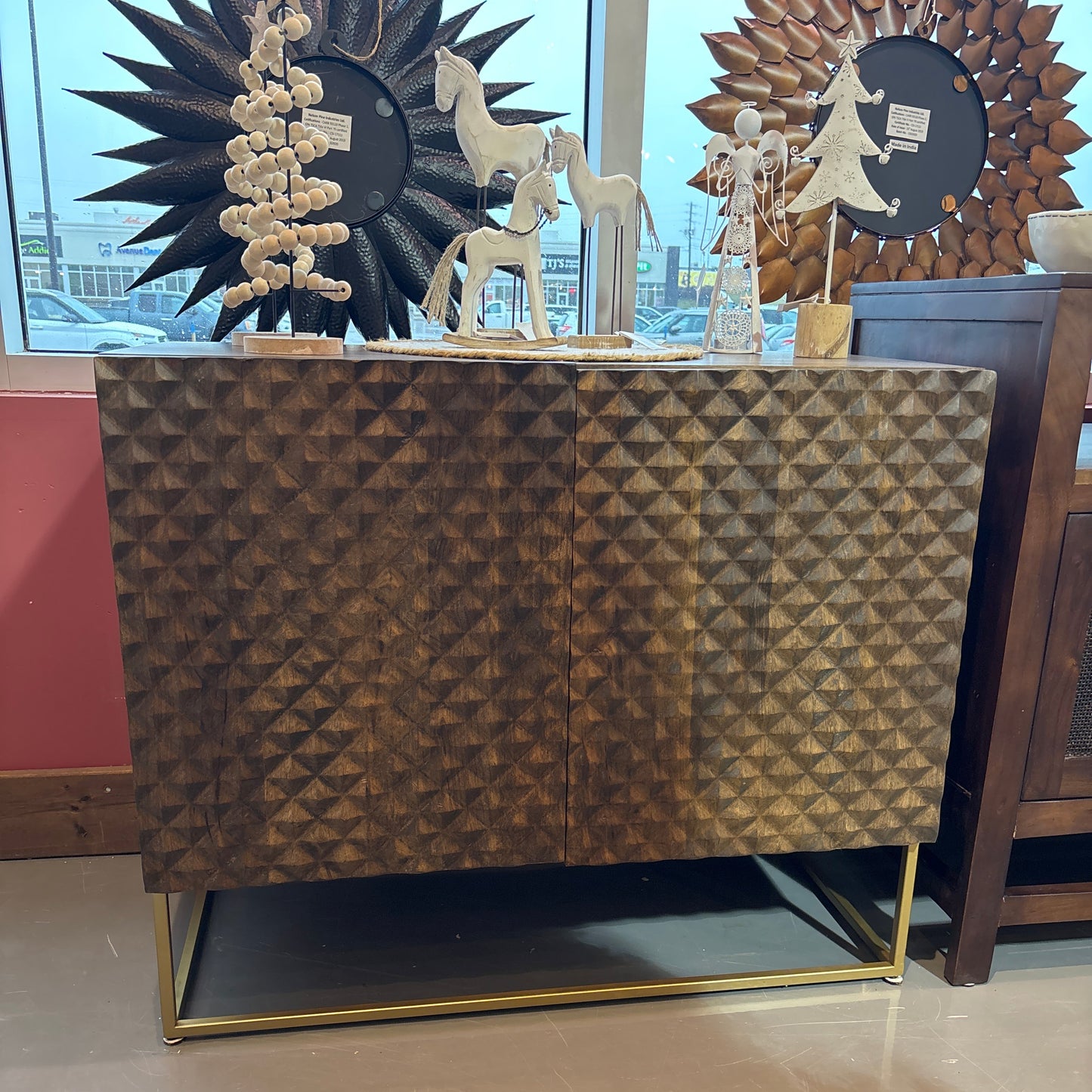 TRIANGLE - 2 doors pyramid pattern mango wood sideboard
