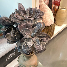 Load image into Gallery viewer, Single long stem mauve flower
