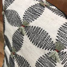 Load image into Gallery viewer, Black and White Flower pattern pillow
