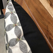 Load image into Gallery viewer, Black and White Flower pattern pillow
