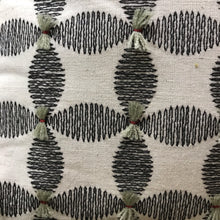 Load image into Gallery viewer, Black and White Flower pattern pillow
