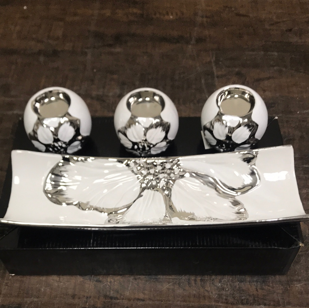 Table decor white and silver